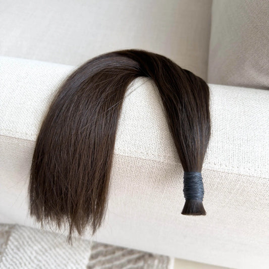 bulk hair extension, colour 4 on the sofa